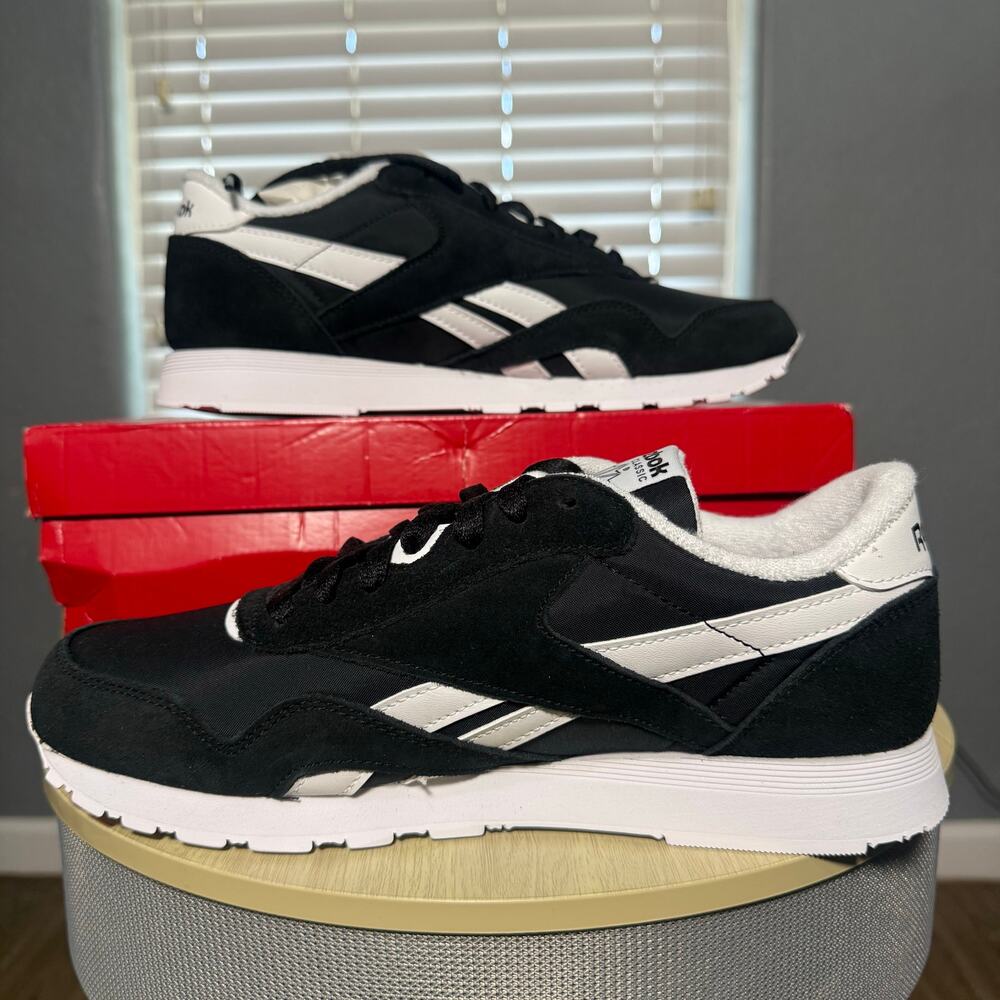 Reebok Unisex Classic Nylon Running Shoes, Black/White, US M9 W10.5